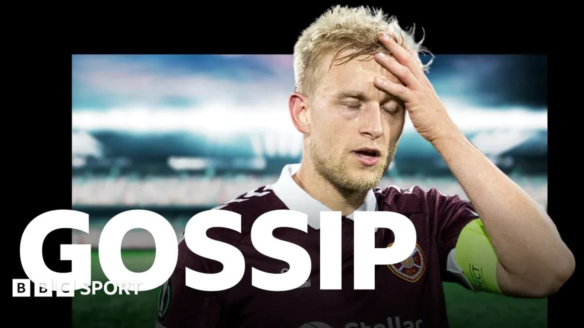 Jugador de fútbol con camiseta de Hearts luciendo preocupado Jugador de fútbol con camiseta de Hearts luciendo preocupado