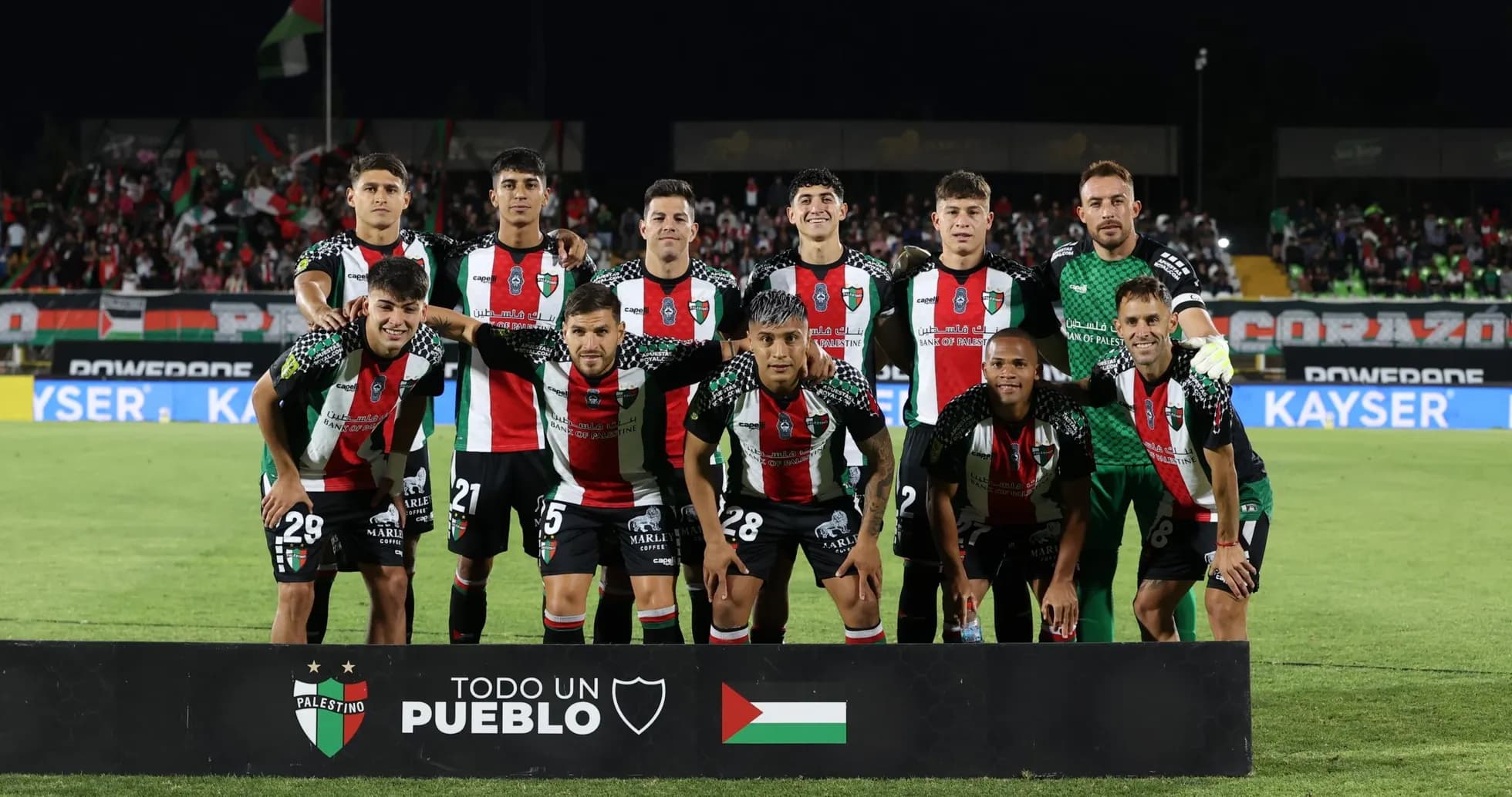 Equipo Palestino posando antes del partido Equipo Palestino posando antes del partido
