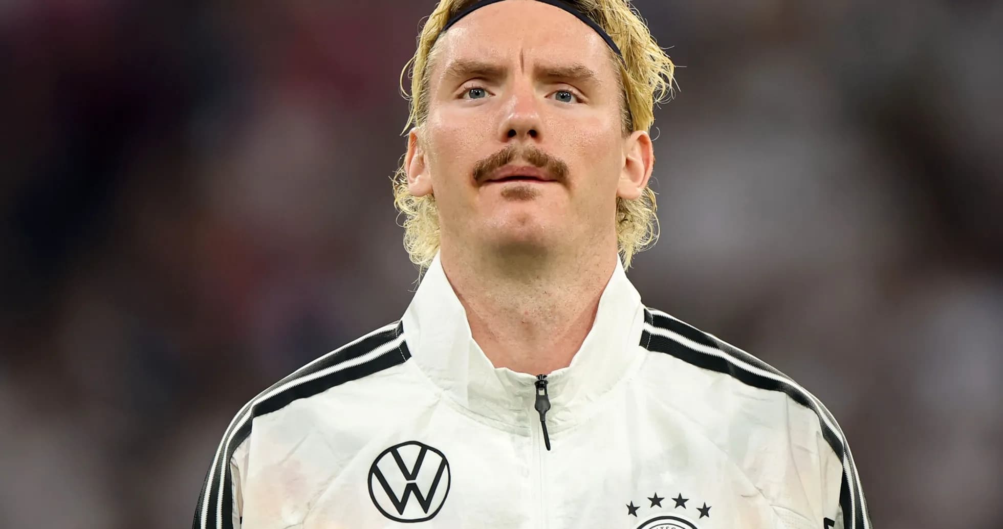 Jugador de Alemania en uniforme de calentamiento Jugador de Alemania en uniforme de calentamiento
