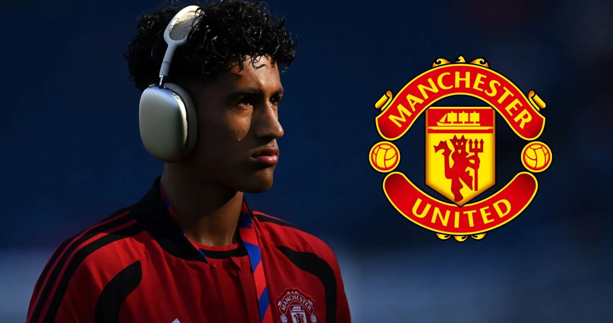 Jugador de Manchester United con auriculares antes del partido Jugador de Manchester United con auriculares antes del partido