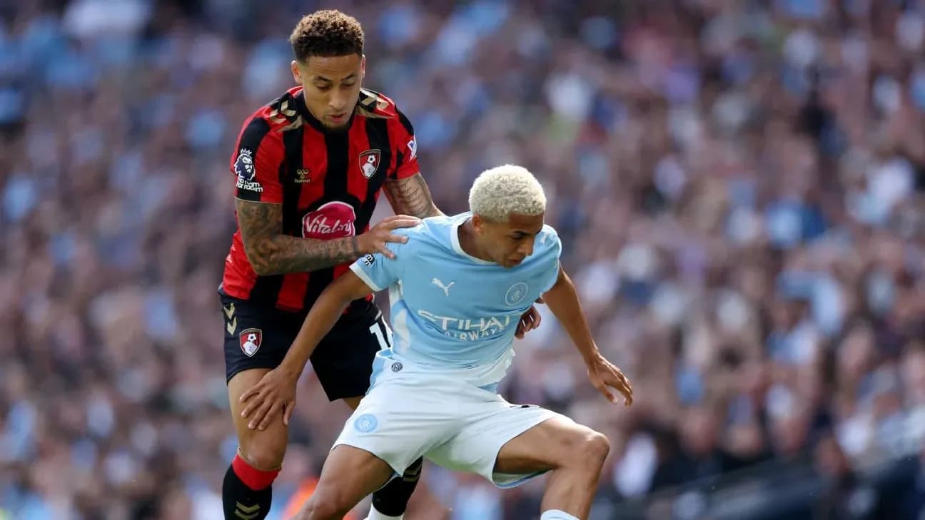 Jugadores de Bournemouth y Manchester City en acción Jugadores de Bournemouth y Manchester City en acción