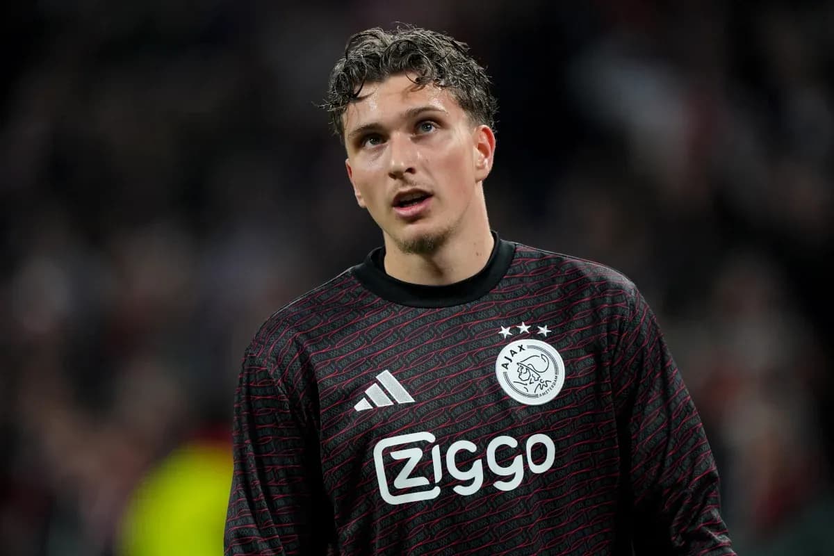 Portero de Ajax en acción durante el partido Portero de Ajax en acción durante el partido
