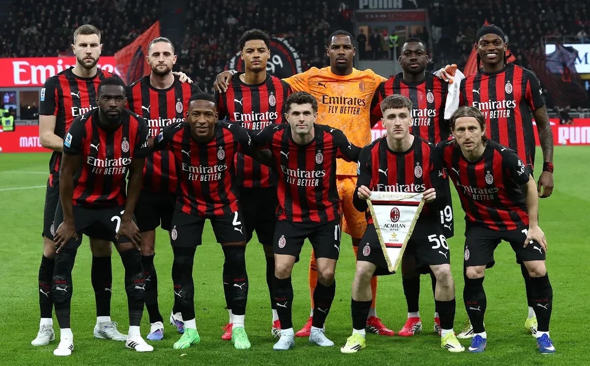 Equipo de AC Milan posando antes del partido Equipo de AC Milan posando antes del partido