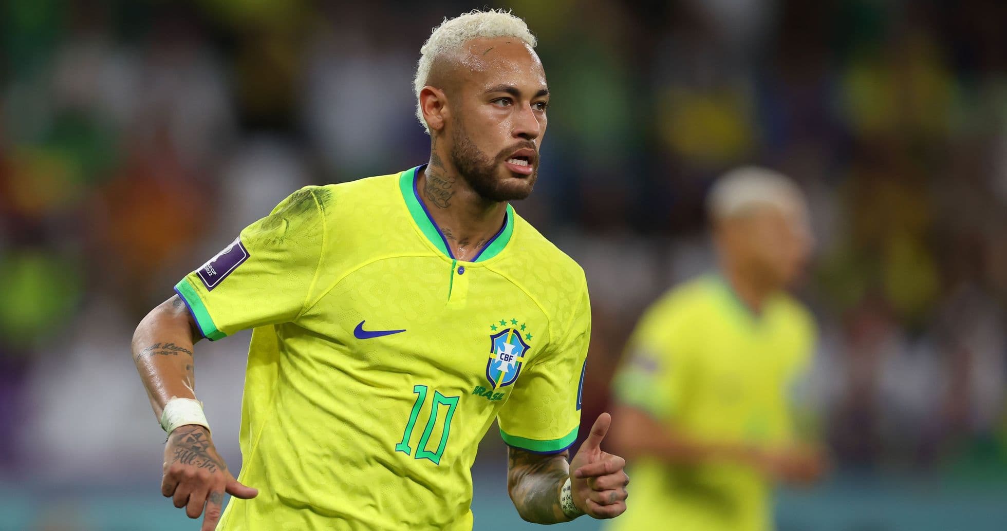 Neymar corriendo durante un partido con Brasil Neymar corriendo durante un partido con Brasil