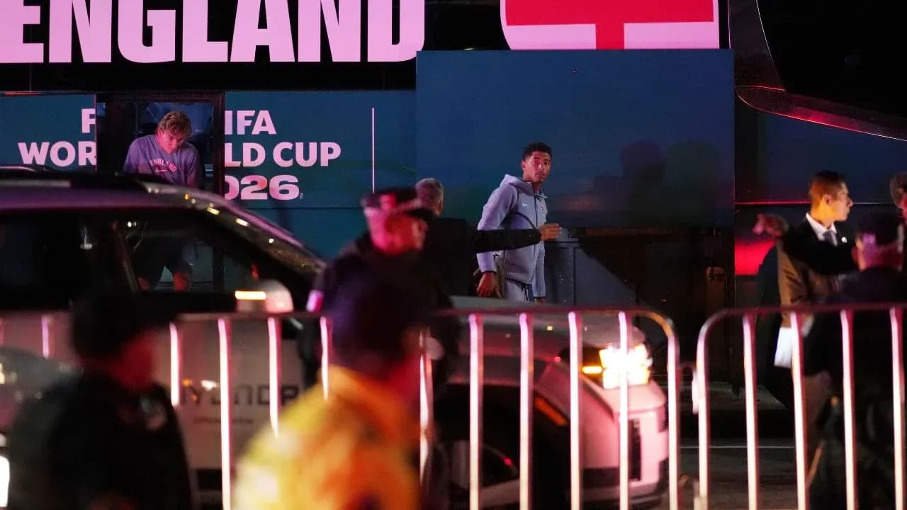 Jugadores de Inglaterra llegando al autobús en evento Jugadores de Inglaterra llegando al autobús en evento