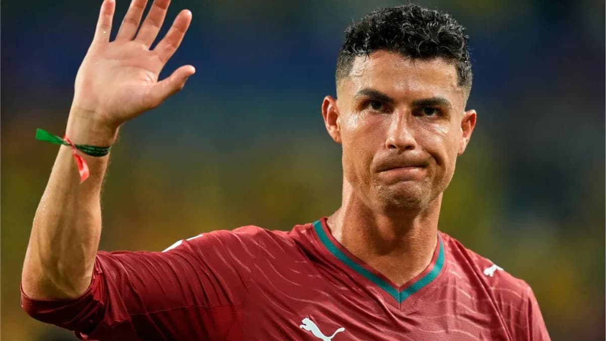 Jugador saludando al público tras el partido Jugador saludando al público tras el partido