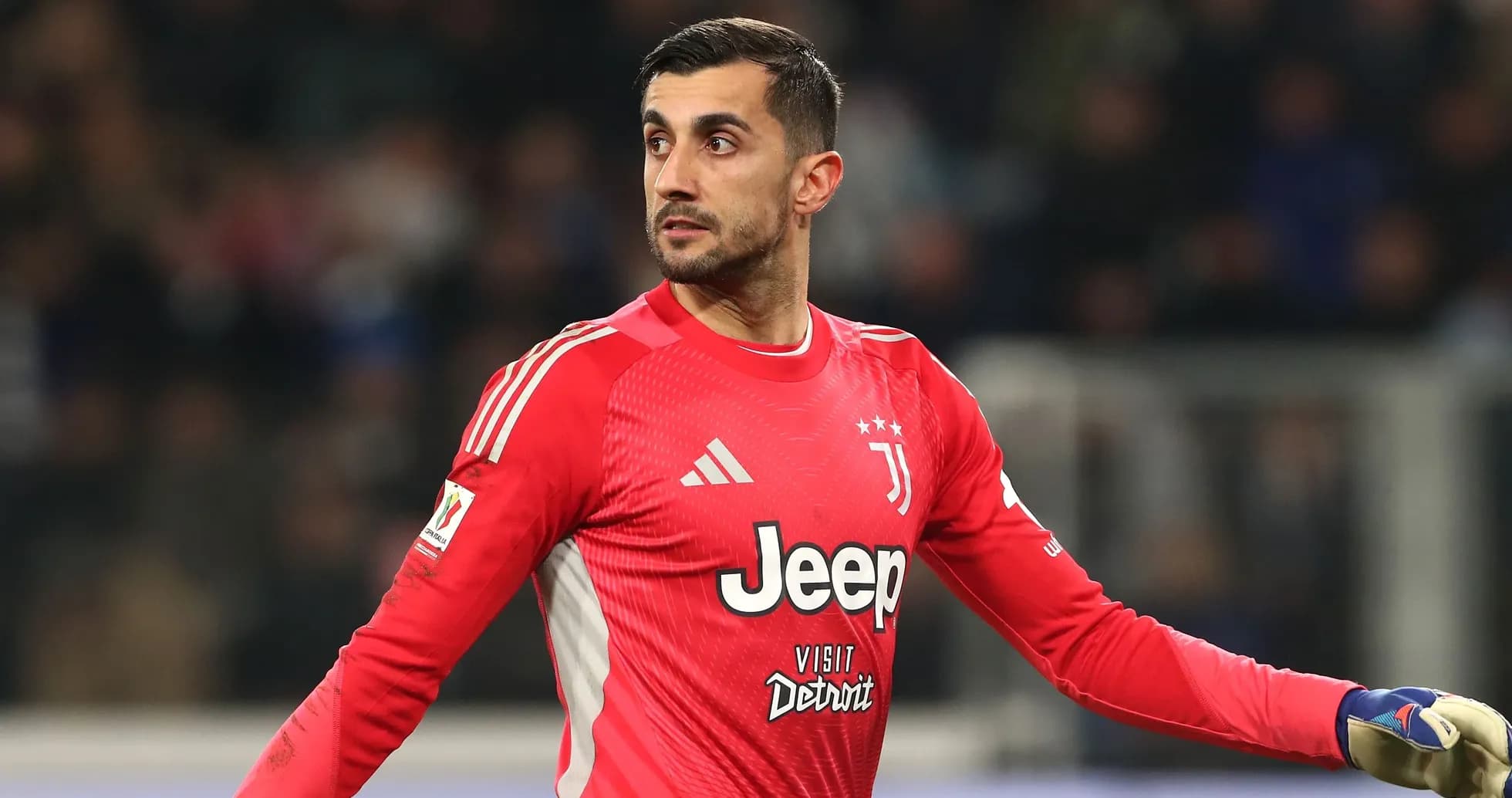 Portero de la Juventus en acción durante el partido Portero de la Juventus en acción durante el partido