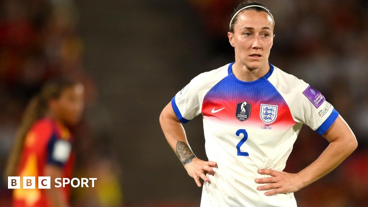 Jugadora de Inglaterra en partido de fútbol Jugadora de Inglaterra en partido de fútbol