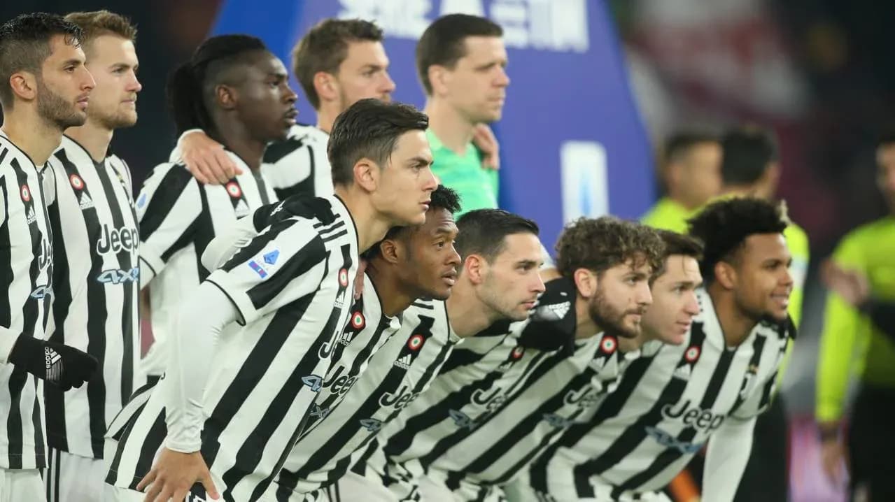Jugadores de Juventus en formación para el partido Jugadores de Juventus en formación para el partido