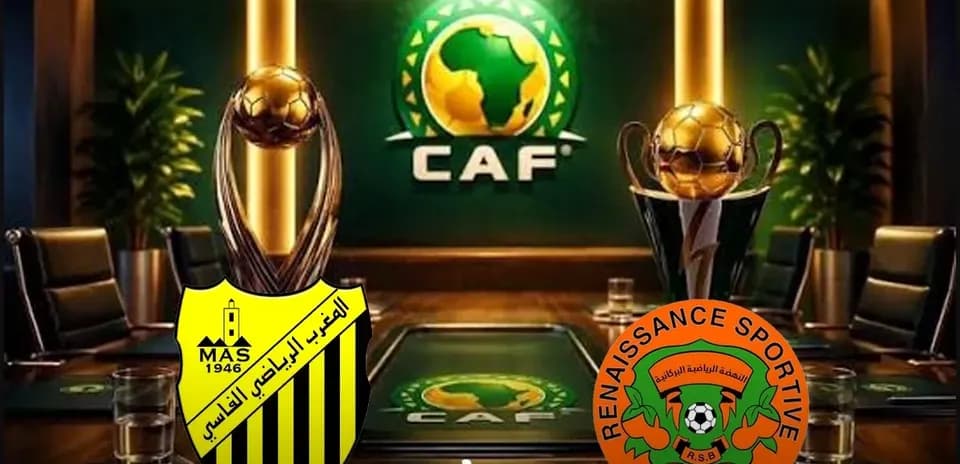 Trofeos de CAF con escudos de MAS y RSB Trofeos de CAF con escudos de MAS y RSB