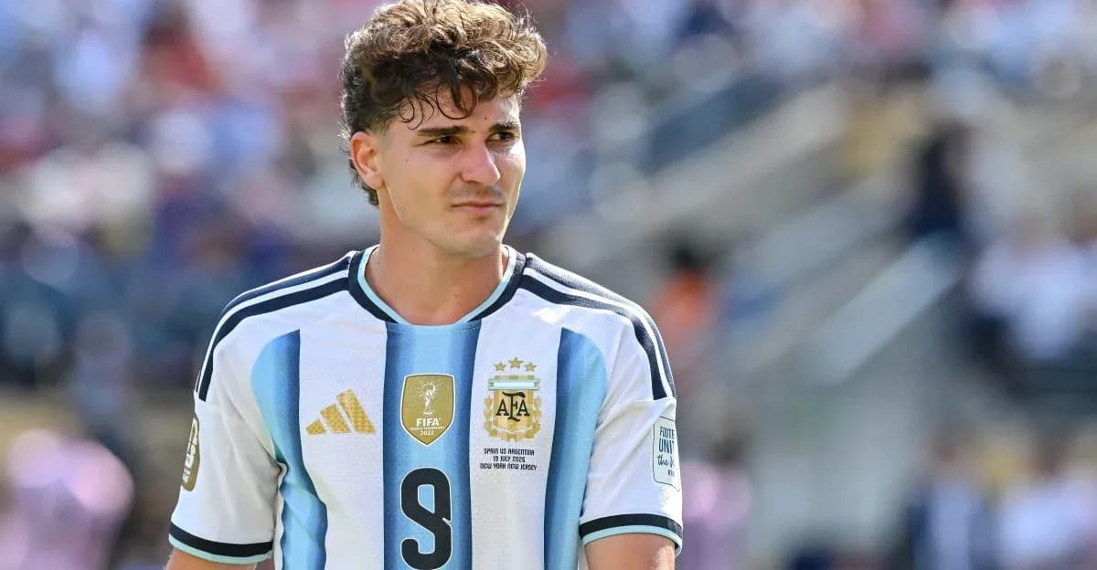 Jugador argentino con camiseta de la selección durante partido Jugador argentino con camiseta de la selección durante partido