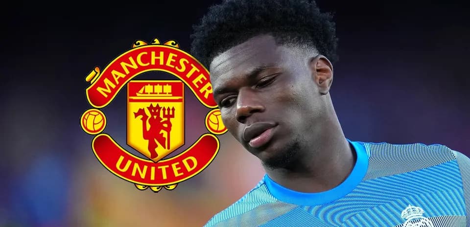 Jugador en uniforme de entrenamiento con logotipo de Manchester United Jugador en uniforme de entrenamiento con logotipo de Manchester United