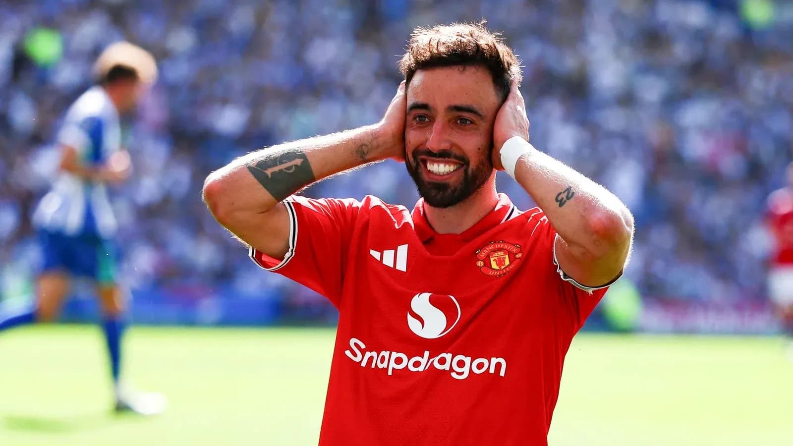Bruno Fernandes celebra después de anotar un gol Bruno Fernandes celebra después de anotar un gol