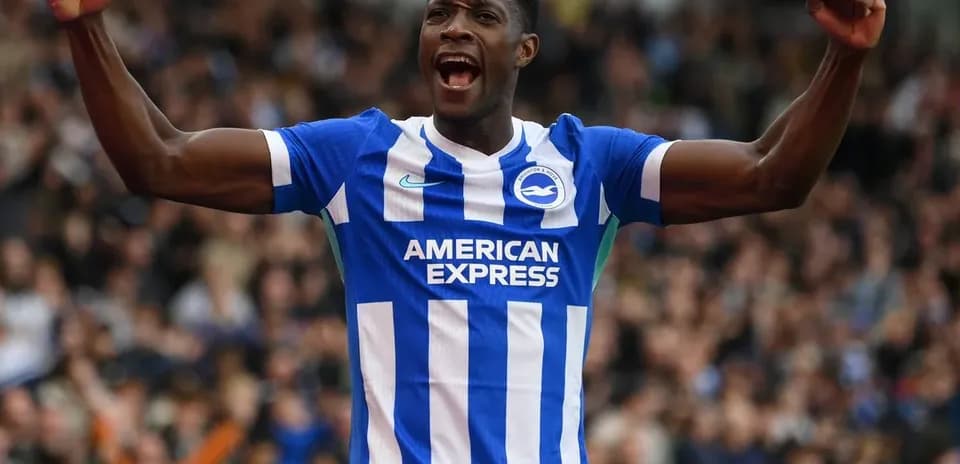 Jugador de Brighton celebrando un gol en el estadio Jugador de Brighton celebrando un gol en el estadio