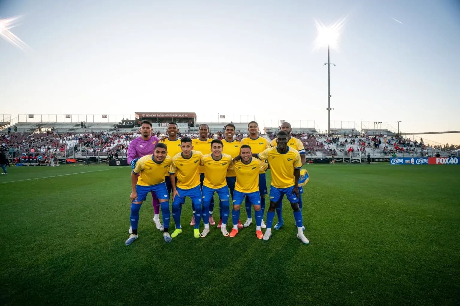 Equipo de Sacramento Republic posando en el campo Equipo de Sacramento Republic posando en el campo