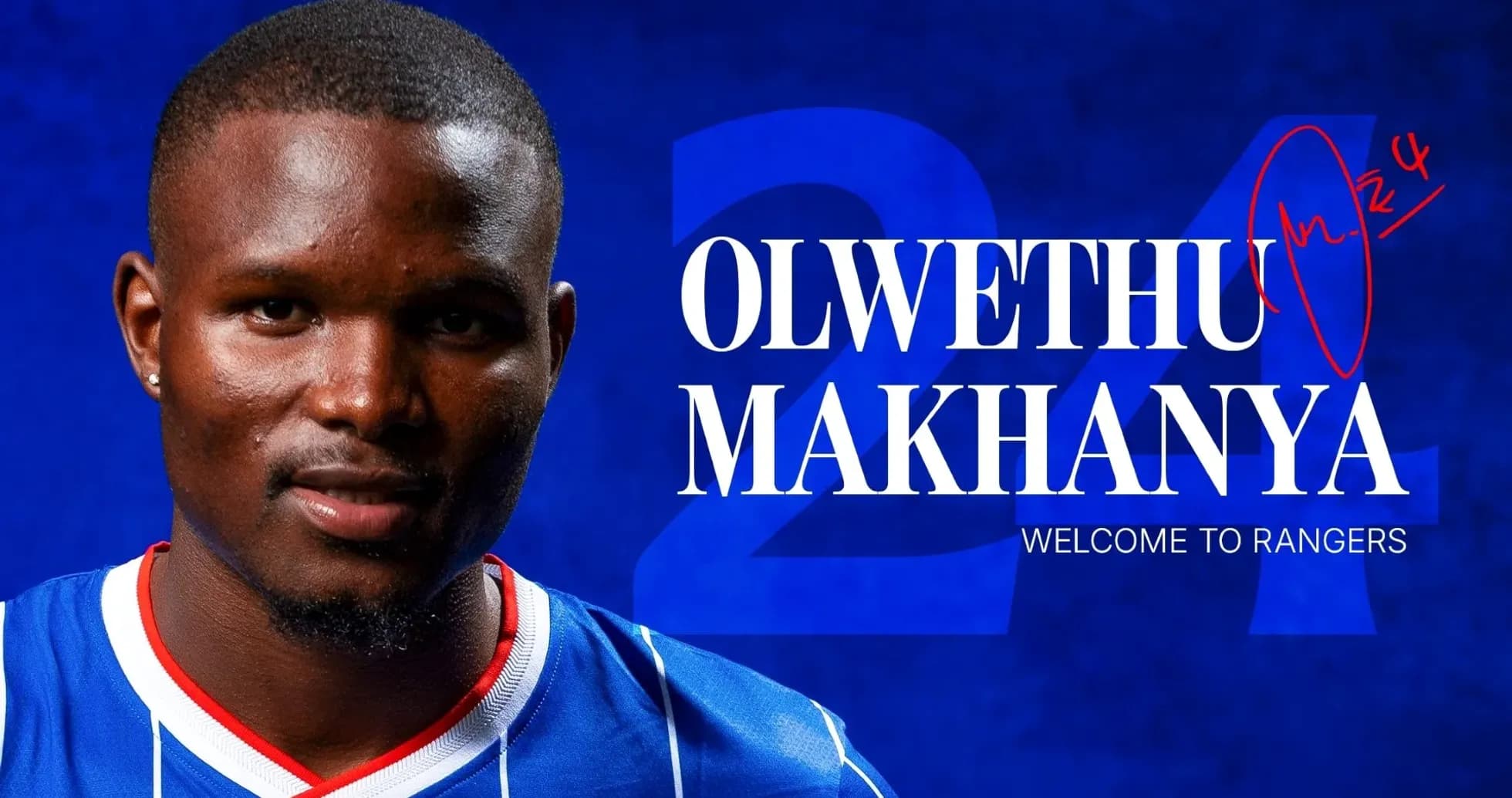 Olwethu Makhanya posando con la camiseta de Rangers Olwethu Makhanya posando con la camiseta de Rangers