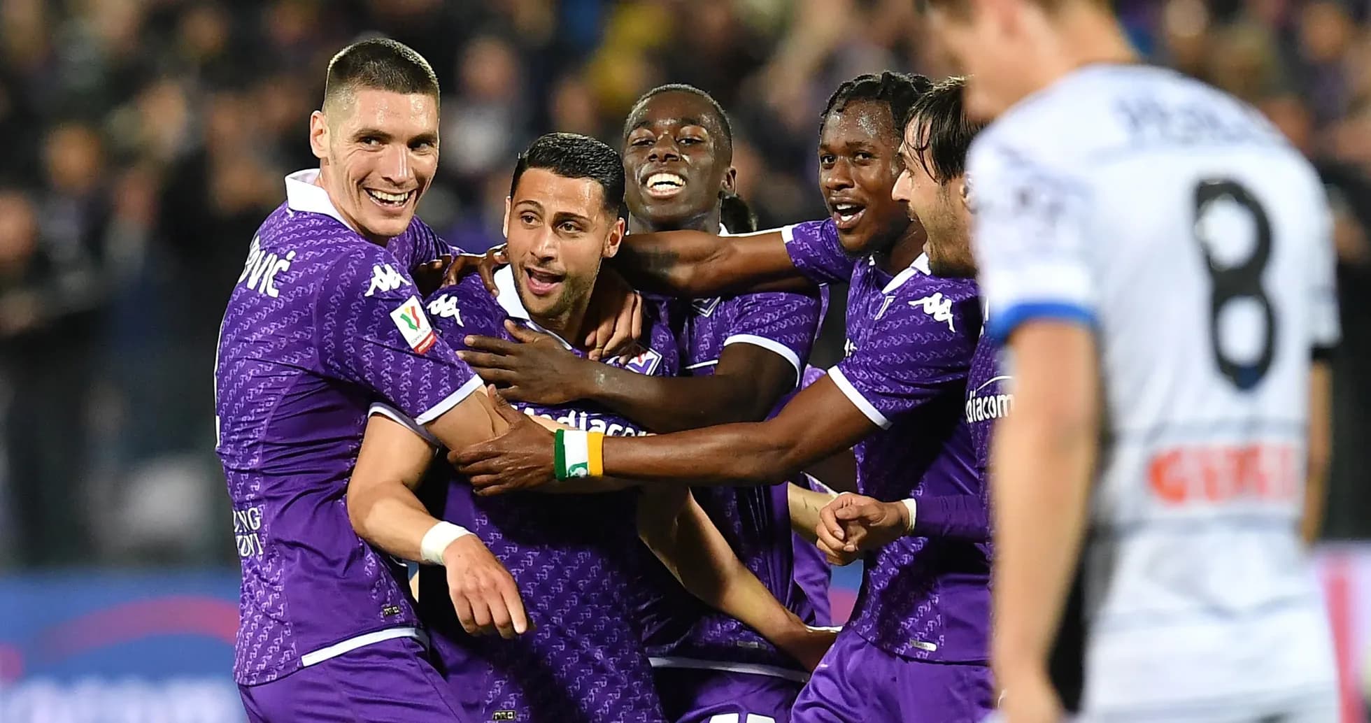 Jugadores de Fiorentina celebrando un gol Jugadores de Fiorentina celebrando un gol