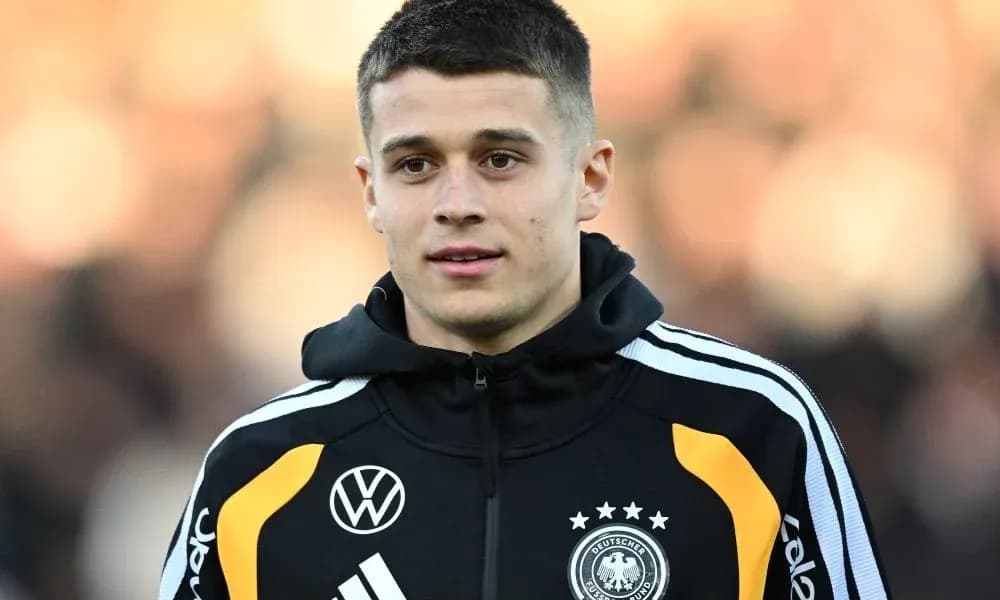 Jugador de Alemania en chaqueta de entrenamiento Jugador de Alemania en chaqueta de entrenamiento