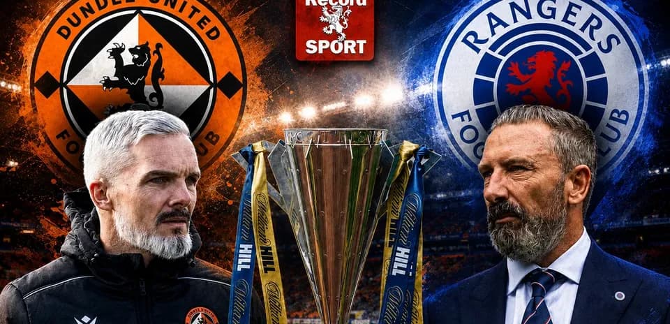 Entrenadores de Dundee United y Rangers junto al trofeo Entrenadores de Dundee United y Rangers junto al trofeo