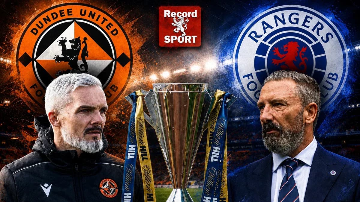 Entrenadores de Dundee United y Rangers junto al trofeo Entrenadores de Dundee United y Rangers junto al trofeo