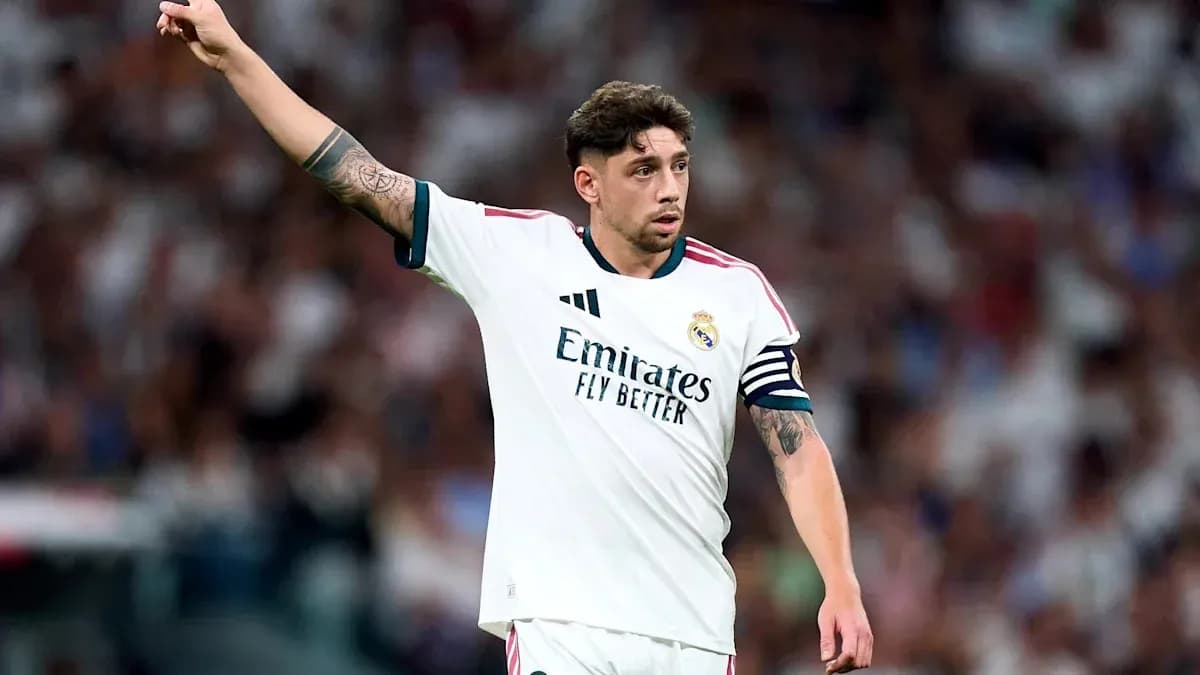 Jugador de Real Madrid señalando durante el partido Jugador de Real Madrid señalando durante el partido