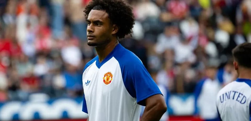 Jugador de Manchester United en calentamiento previo al partido Jugador de Manchester United en calentamiento previo al partido