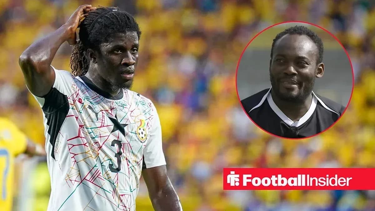 Jugador de Ghana luciendo pensativo en el campo Jugador de Ghana luciendo pensativo en el campo