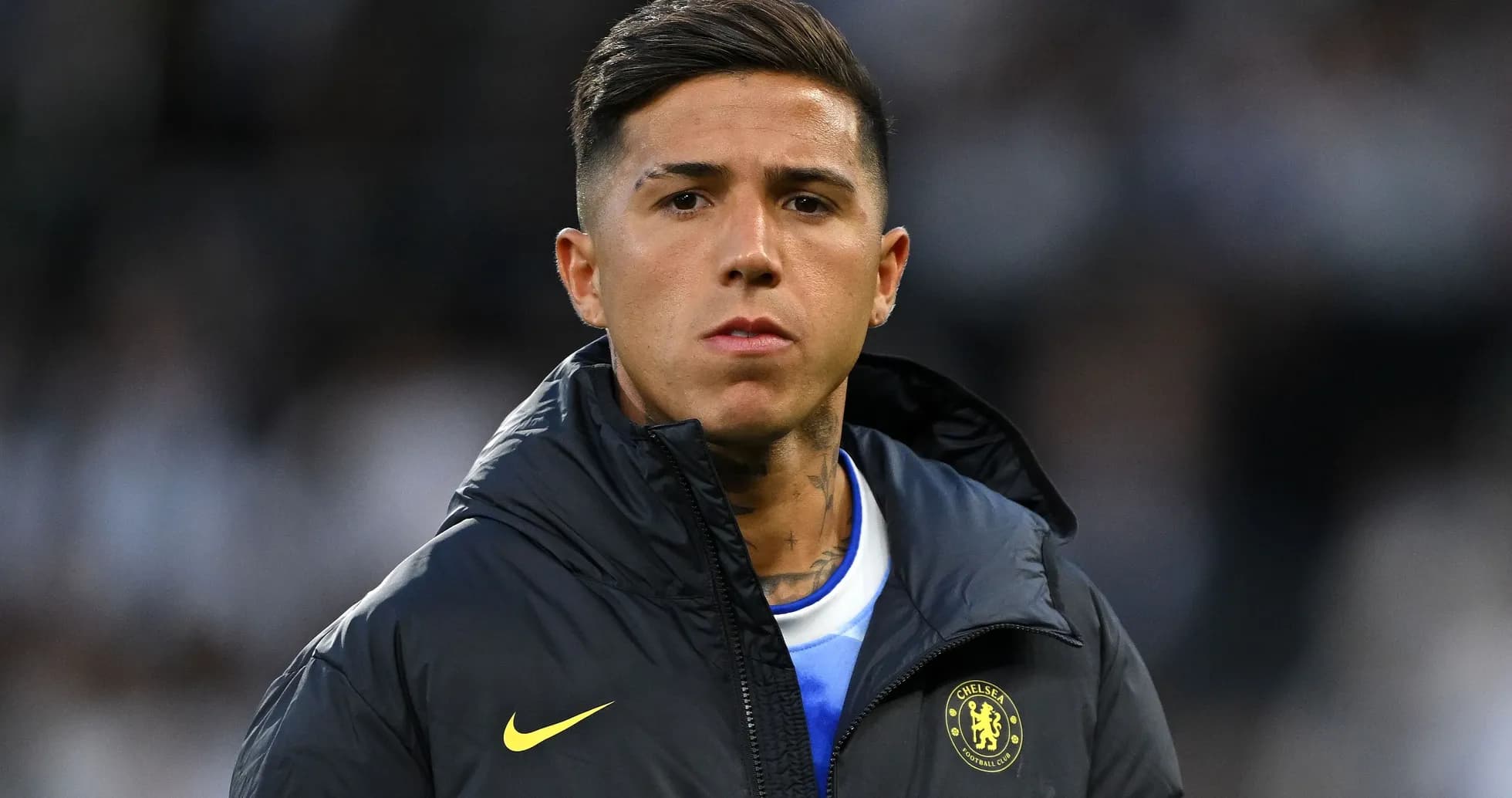 Jugador de Chelsea en el campo antes del partido Jugador de Chelsea en el campo antes del partido