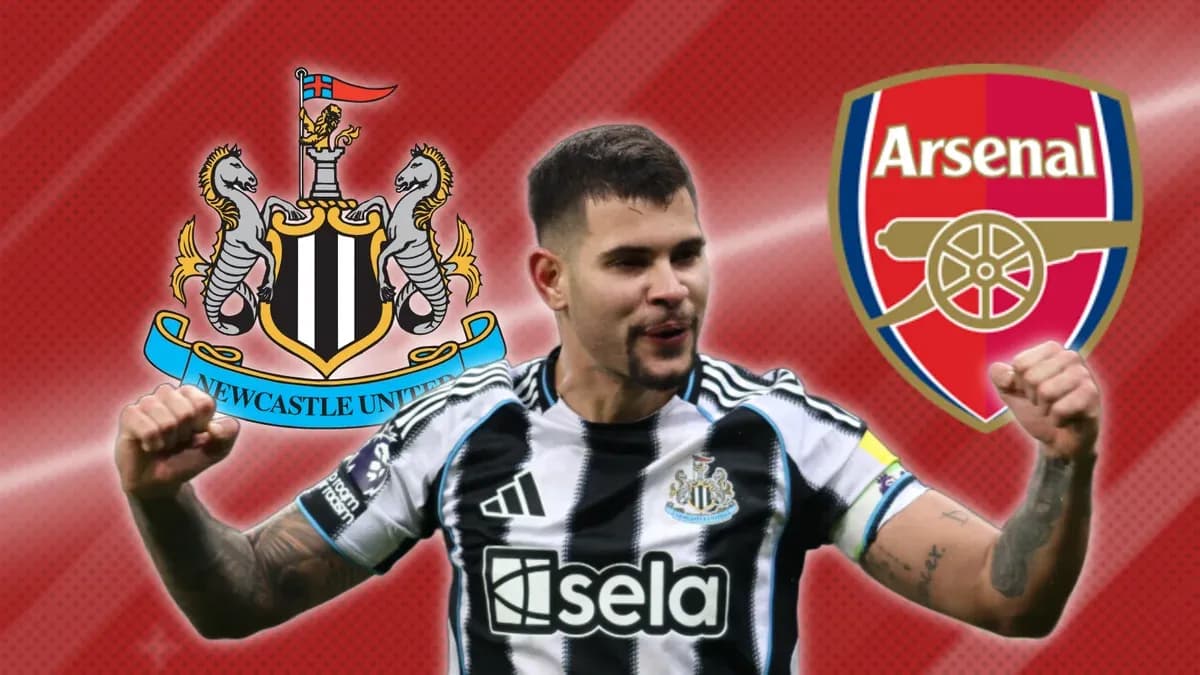 Jugador de Newcastle United celebrando con escudos de equipos Jugador de Newcastle United celebrando con escudos de equipos
