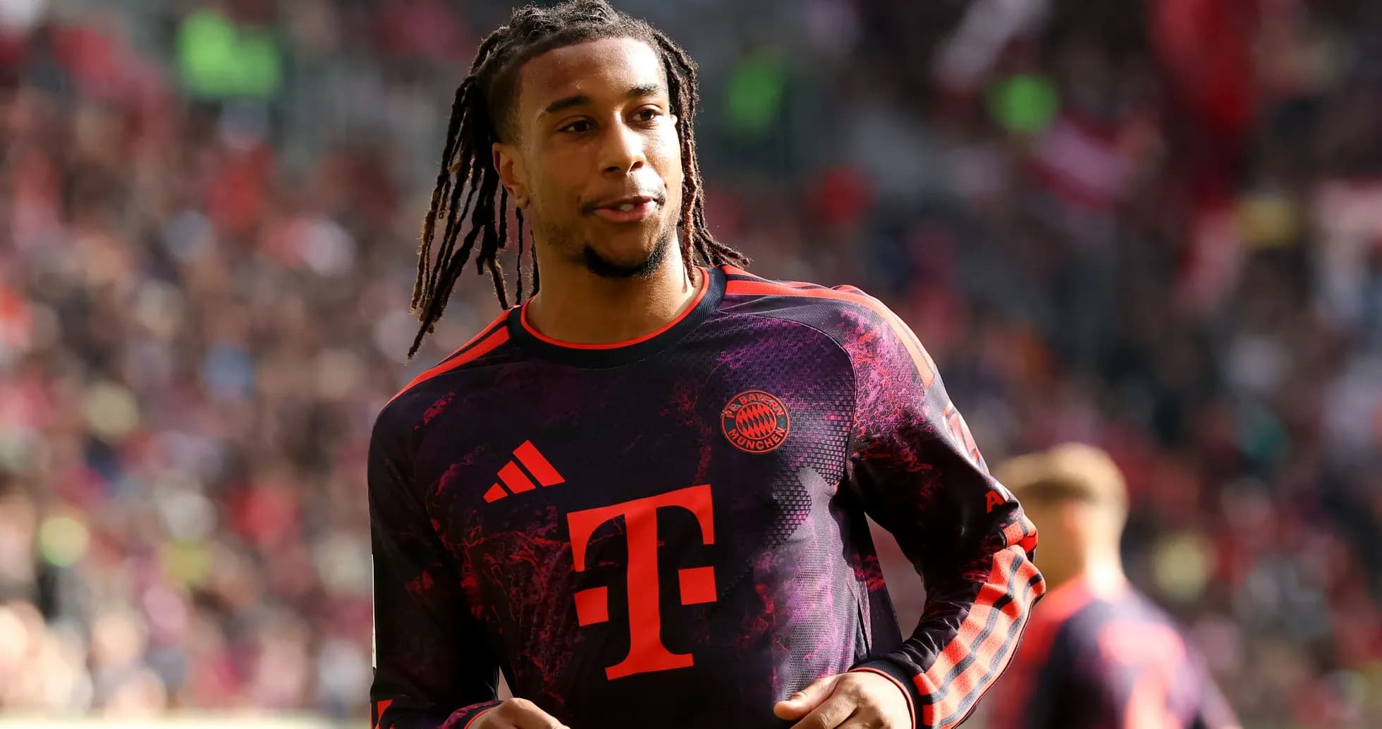 Jugador de Bayern Múnich en calentamiento previo al partido Jugador de Bayern Múnich en calentamiento previo al partido