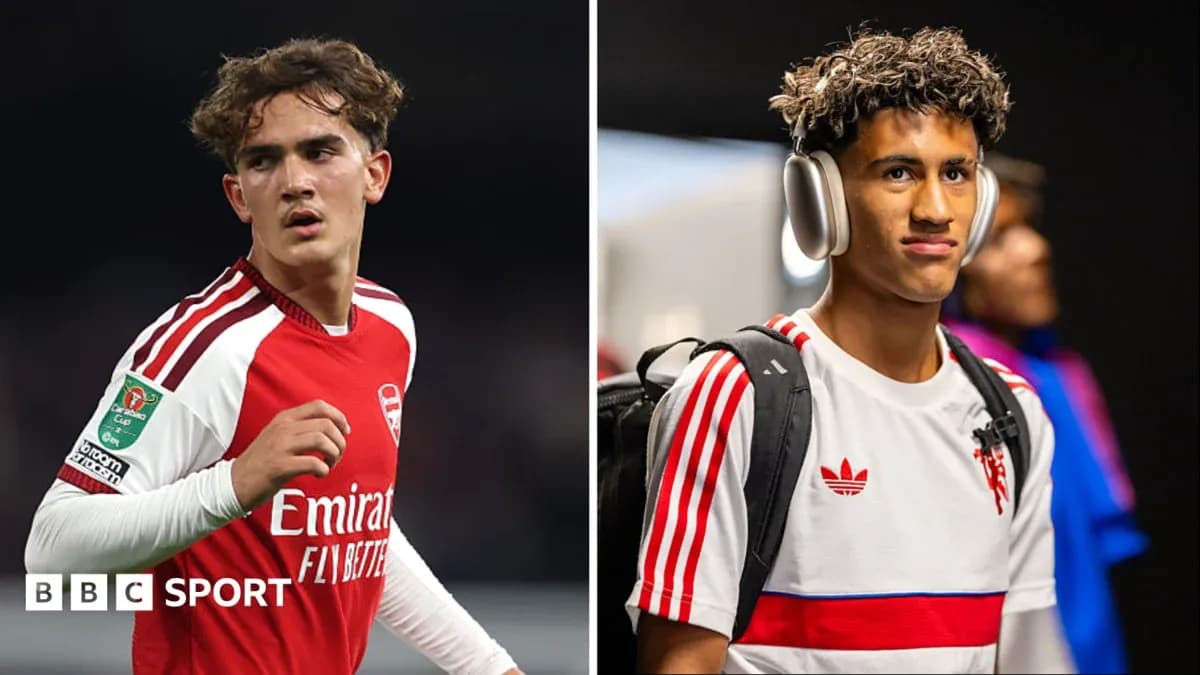 Dos jugadores de fútbol en diferentes situaciones Dos jugadores de fútbol en diferentes situaciones