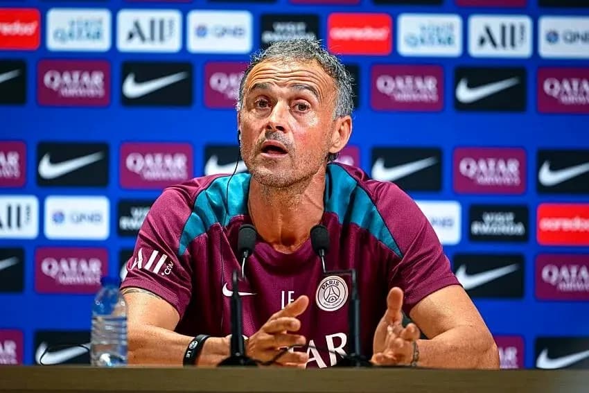Luis Enrique hablando en conferencia de prensa Luis Enrique hablando en conferencia de prensa