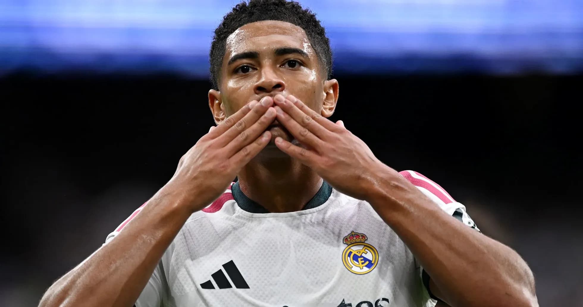 Jugador de Real Madrid celebrando un gol Jugador de Real Madrid celebrando un gol