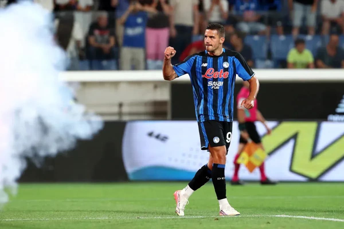 Jugador de Atalanta celebra un gol Jugador de Atalanta celebra un gol
