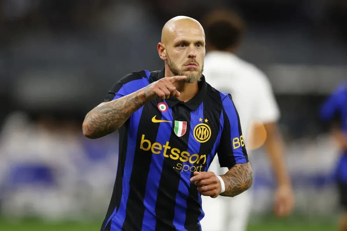 Jugador de Inter señalando durante un partido Jugador de Inter señalando durante un partido