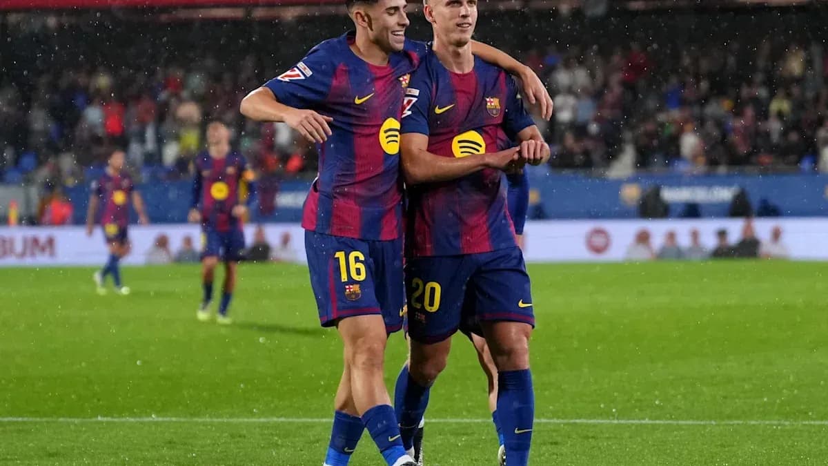 Jugadores del FC Barcelona celebrando un gol bajo la lluvia Jugadores del FC Barcelona celebrando un gol bajo la lluvia