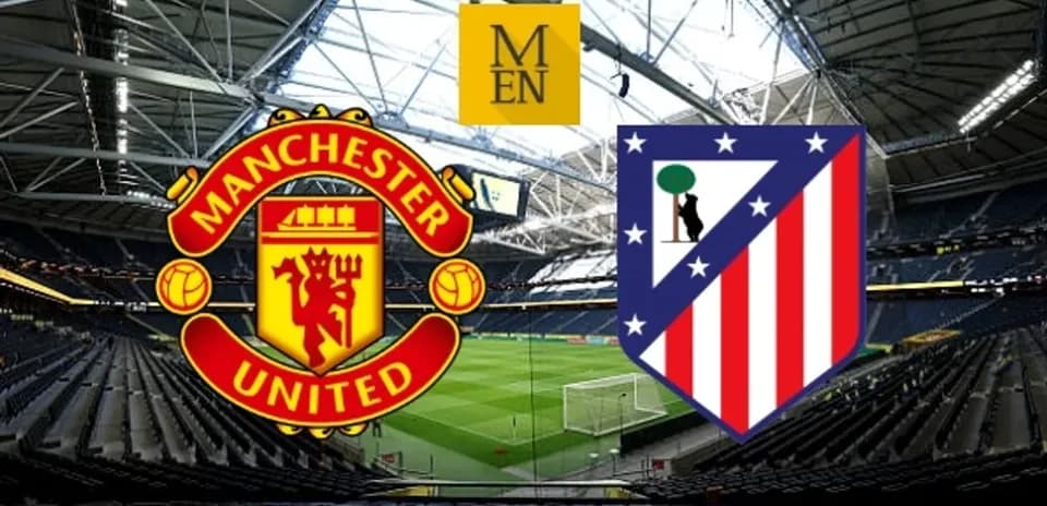 Escudos de Manchester United y Atlético de Madrid en estadio Escudos de Manchester United y Atlético de Madrid en estadio