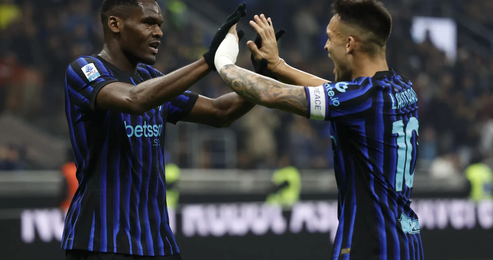 Jugadores de Inter celebrando un gol Jugadores de Inter celebrando un gol