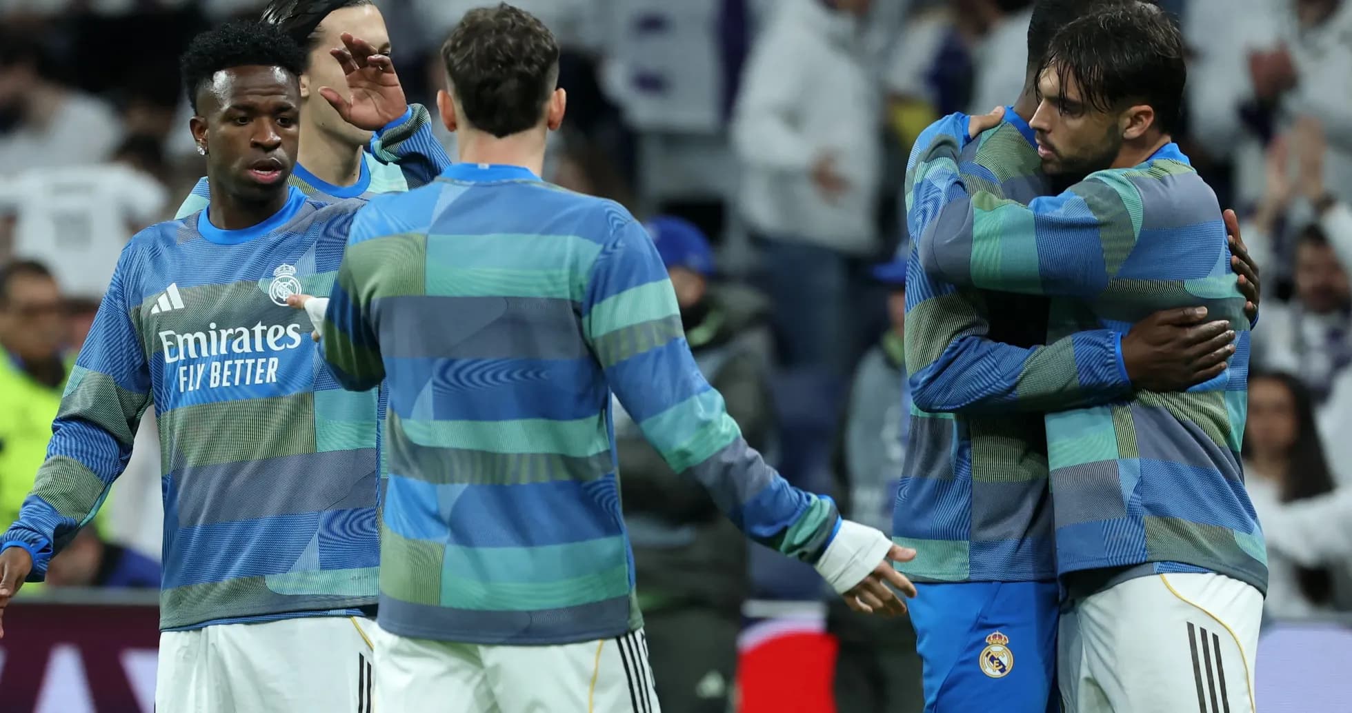 Jugadores de Real Madrid en el calentamiento antes del partido Jugadores de Real Madrid en el calentamiento antes del partido