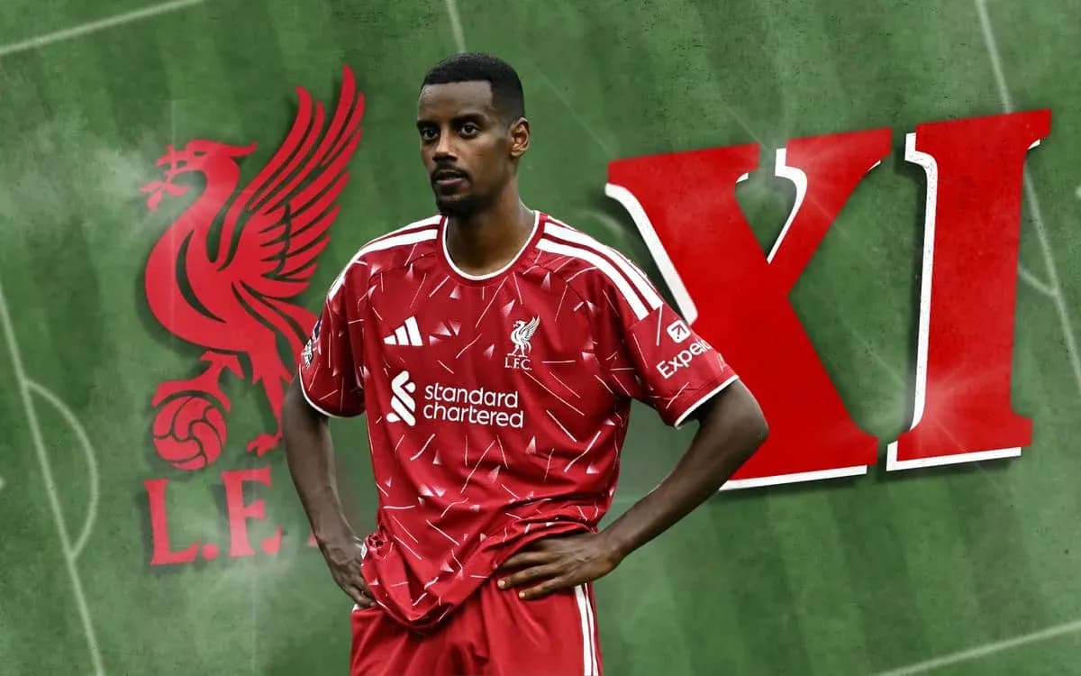 Jugador de Liverpool posando en camiseta roja Jugador de Liverpool posando en camiseta roja