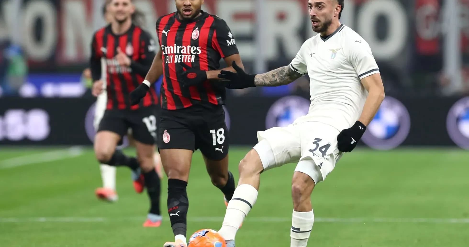 Lazio y AC Milan en partido de Serie A Lazio y AC Milan en partido de Serie A