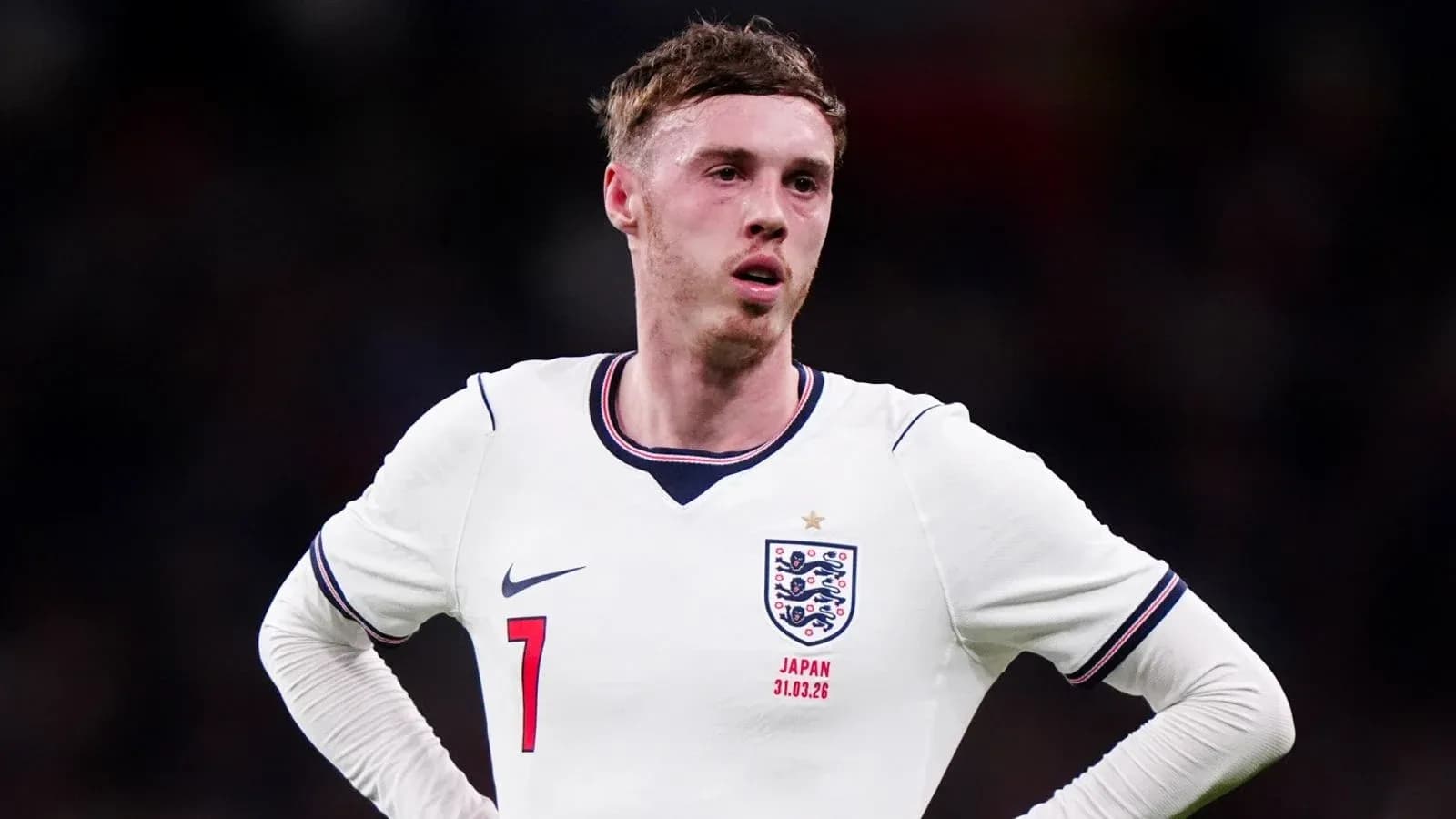 Jugador de Inglaterra en partido con camiseta blanca Jugador de Inglaterra en partido con camiseta blanca