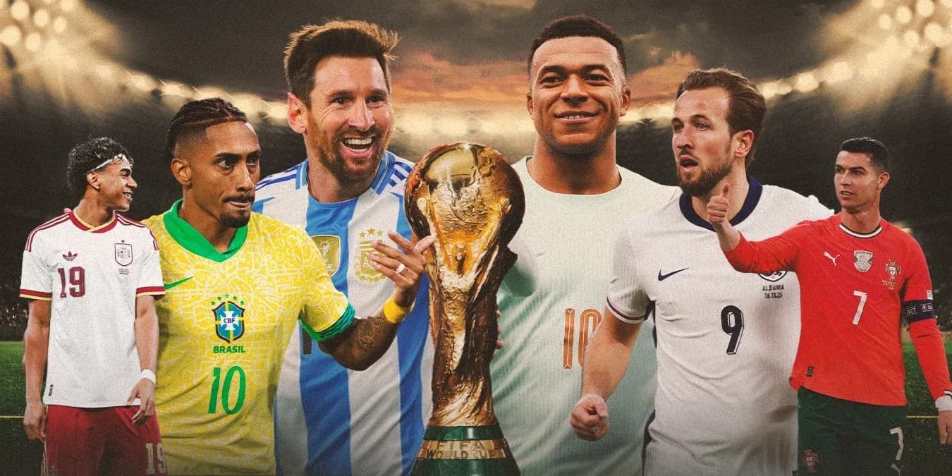 Jugadores de fútbol sosteniendo el trofeo mundial Jugadores de fútbol sosteniendo el trofeo mundial