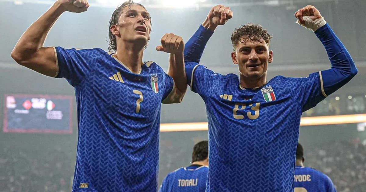 Jugadores de Italia celebrando en el campo Jugadores de Italia celebrando en el campo