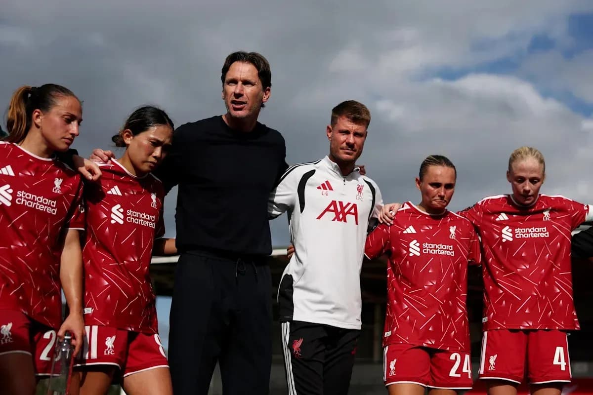 Jugadoras de Liverpool en reunión con el entrenador Jugadoras de Liverpool en reunión con el entrenador