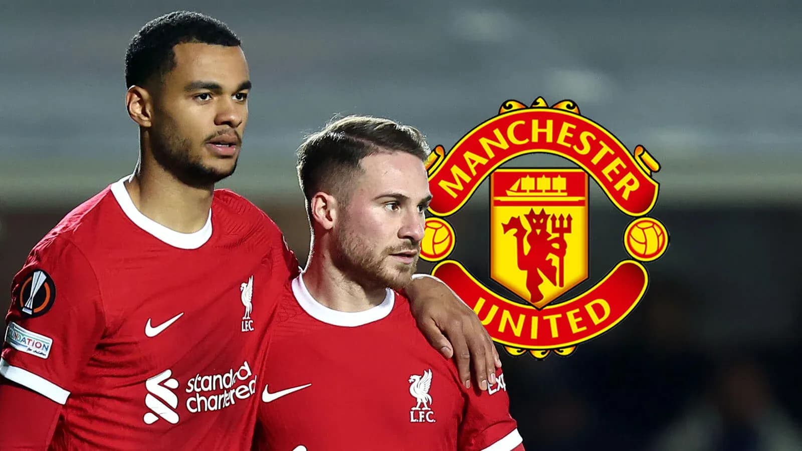 Dos jugadores de Liverpool en camiseta roja Dos jugadores de Liverpool en camiseta roja