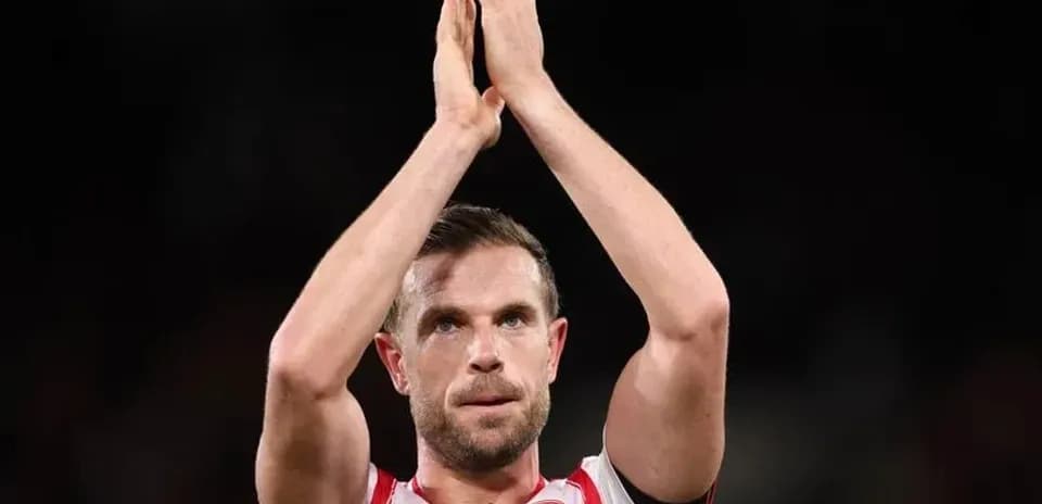 Jugador aplaudiendo al público tras el partido Jugador aplaudiendo al público tras el partido
