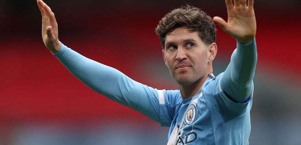 Jugador de Manchester City saludando al público Jugador de Manchester City saludando al público