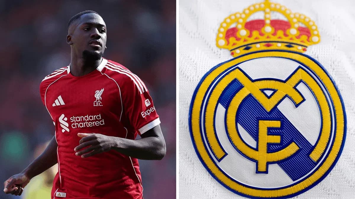 Jugador de Liverpool y escudo del Real Madrid Jugador de Liverpool y escudo del Real Madrid