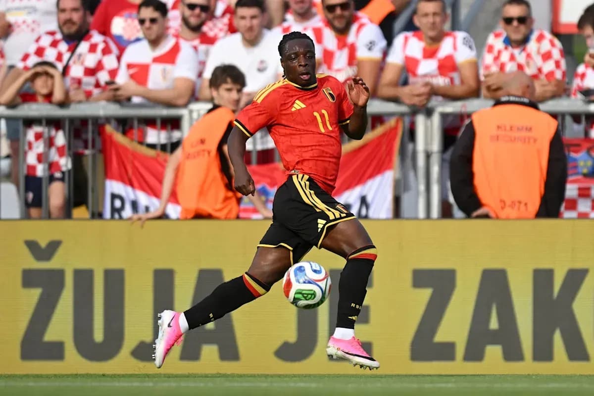Jugador de Bélgica corriendo durante el partido Jugador de Bélgica corriendo durante el partido